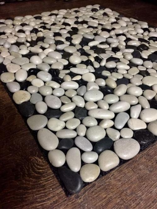 Массажные коврики из морской или речной гальки. 02