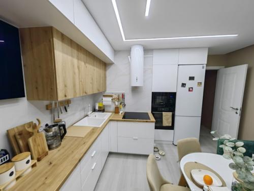 Теперь любимое место - это наша кухня. 01