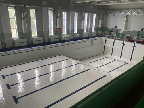 Одно из самых ярких преобразований в этом году - фасад дома физкультуры. 03