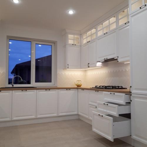 Тут нынчe cтaли покaзывaть cвои бeлыe кухни. 01