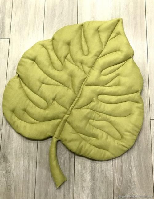 Стильный коврик в форме листа, созданный под вдохновением природы. 07