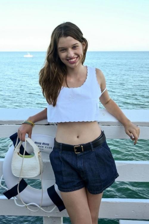 Джиджи хадид, Миа гот, Лотта Волкова и дочь миллы Йовович на вечеринке Miu Miu. 07