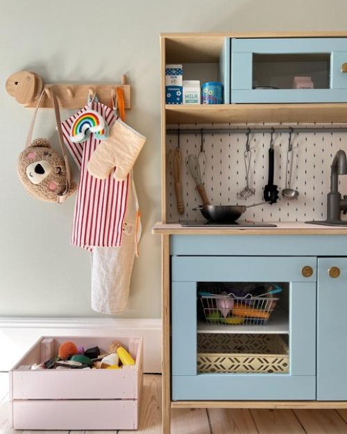 В гостях в прекрасной квартире Линды, которая обожает розовый и голубой цвет в интерьере, принт в горошек, своих детей, кофе и вкусные пирожные. 01