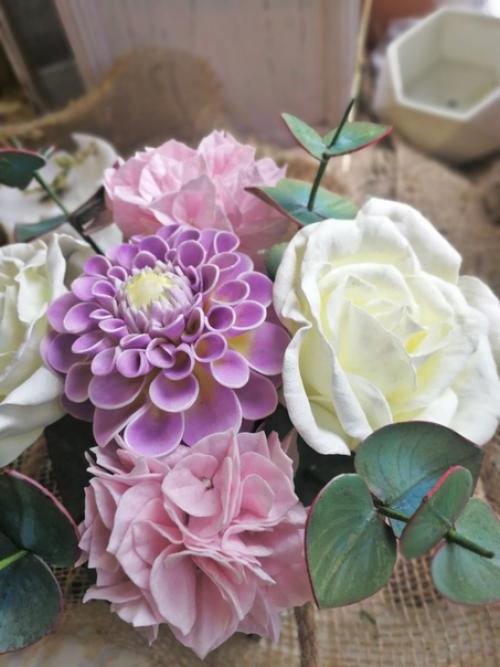 Интерьерный букет из цветов ручной работы из фоамирана, прекрасно дополнит и украсит интерьер столовой, гостинной или спальни. 03