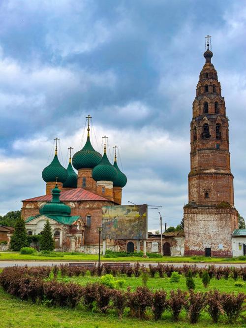 По дороге домой нас словно магнитом притянуло к отворотке на село с многообещающим названием великое! 02