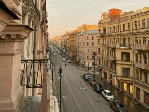 Петербург в деталях: балкон, который держат атланты. 01