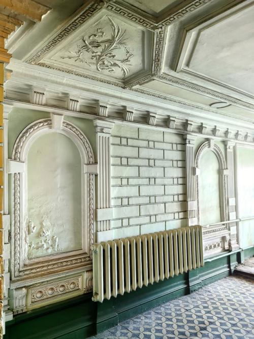 Особняк Е. а. александровской (здание нефтепромышленного торгового общества Мазут) , расположен на набережной Кутузова. 06 Особняк Е. а. александровской (здание нефтепромышленного торгового общества Мазут) , расположен на набережной Кутузова. 06