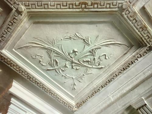 Особняк Е. а. александровской (здание нефтепромышленного торгового общества Мазут) , расположен на набережной Кутузова. 07 Особняк Е. а. александровской (здание нефтепромышленного торгового общества Мазут) , расположен на набережной Кутузова. 07