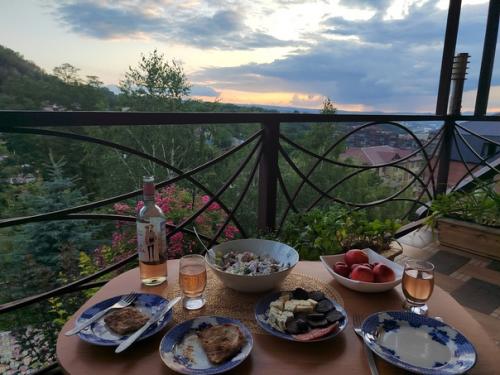 И вот такой дом, ближе по характеристикам к дворцу внезапно освободился и мы провели тут классных 3 дня. 02