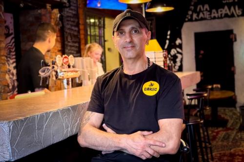 Зацените интерьер, и я вам расскажу, почему Garlic - не простое заведение. 01
