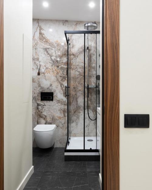 Эта квартира принадлежит женщине 40 лет с 14-летней дочкой. 08