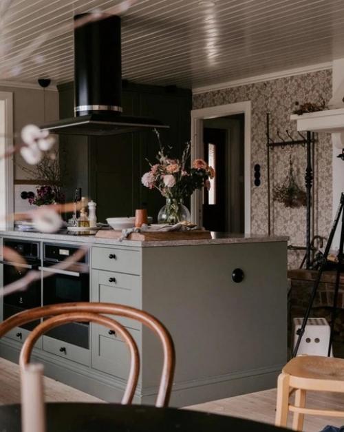 Обветшалый дом за 10 лет превратился в сказочный. 05