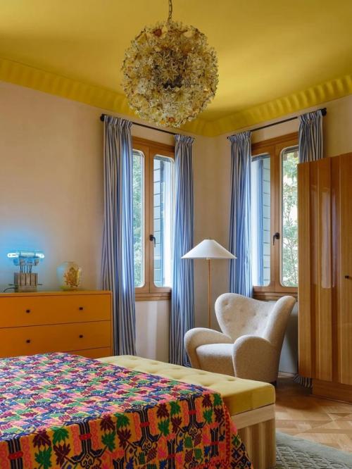 На острове лидо, где воздух наполнен атмосферой кинофестиваля, появилась уникальная вилла - переосмысленный модерн глазами современности. 06