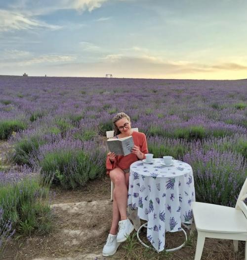 За 4. 5 года что я нахожусь в таком чудесном месте и в первые сейчас я оказалась на ловандовых полях. 01