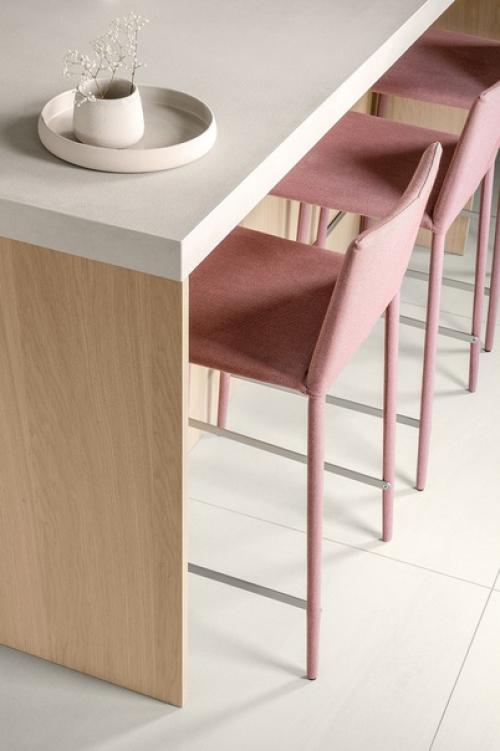 Красочная мебель - всегда отличный вариант, когда нужно сделать интерьер яркими и жизнерадостным. 04