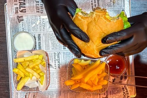 Зацените интерьер, и я вам расскажу, почему Garlic - не простое заведение. 05