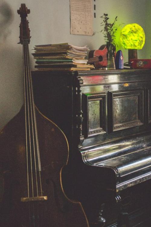 Где можно поиграть на гитаре. Места, где можно поиграть на музыкальных инструментах.