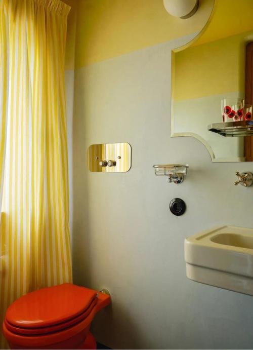 На острове лидо, где воздух наполнен атмосферой кинофестиваля, появилась уникальная вилла - переосмысленный модерн глазами современности. 04