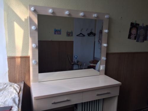 Свой стол для визажиста продам! 05