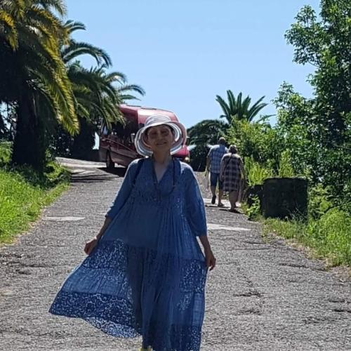 Доброй день!   Дача Сталина в новом Афоне когда-то была резиденцией вождя, где он не только отдыхал, но и работал, проводил встречи, переговоры. 08