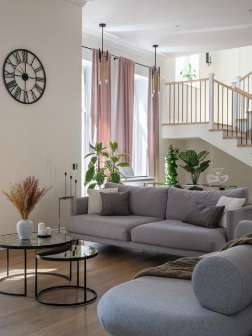 Двухэтажный загородный дом с уютной верандой. 01