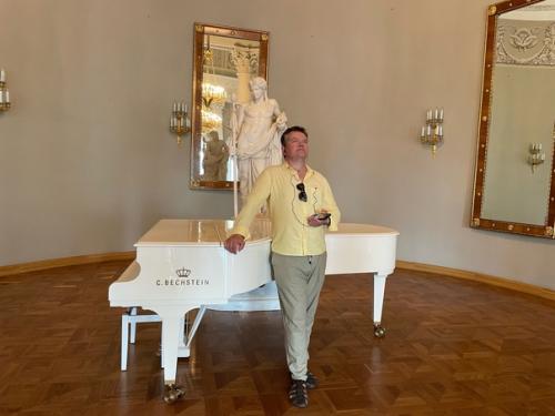 Дворец Юсуповых внешне достаточно скромный, но интерьер дворца поражает. 07