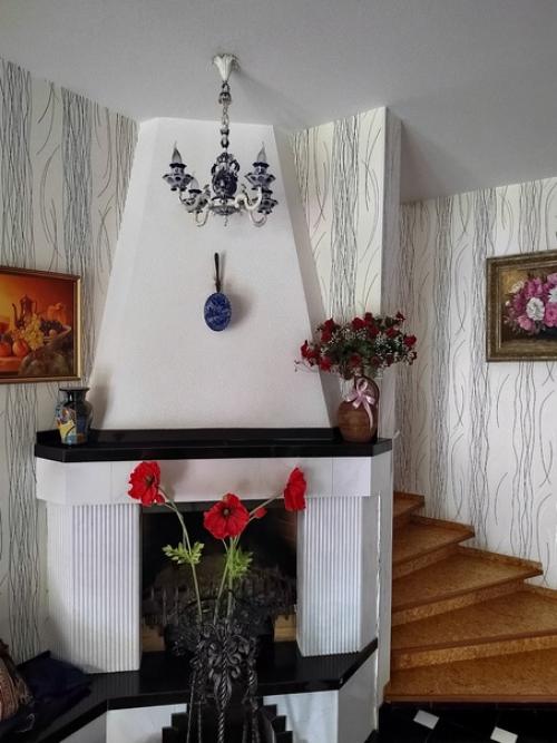 И вот такой дом, ближе по характеристикам к дворцу внезапно освободился и мы провели тут классных 3 дня. 05