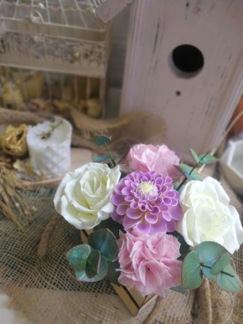 Интерьерный букет из цветов ручной работы из фоамирана, прекрасно дополнит и украсит интерьер столовой, гостинной или спальни. 02