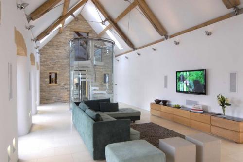 Старый сарай в современный дом в Англии переделан. 02