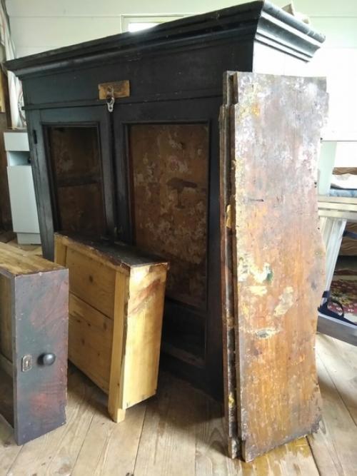 Приветствую всех.  Сага о буфете или как можно выглядеть в 96 ( чтоб я столько жил) при помощи пластики ( покраски. 08