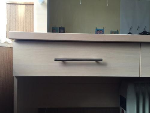 Свой стол для визажиста продам! 02