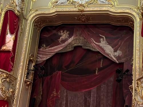 Дворец Юсуповых внешне достаточно скромный, но интерьер дворца поражает. 04