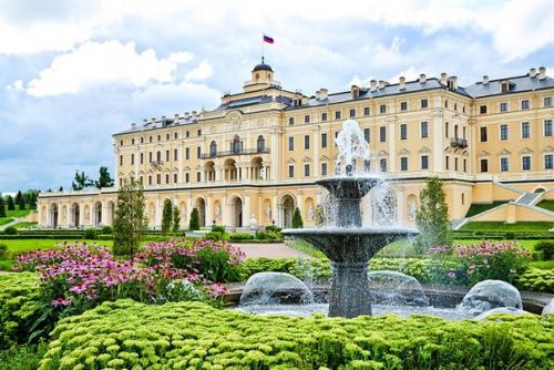 Стромболи (пицца-рулет).  Ингредиенты:  - 250 гр. теста для пиццы - 1 чашка томатного соуса. - 1, 5 чашки моцареллы. 06