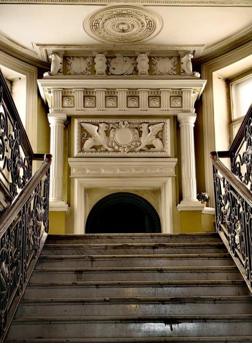 Особняк Е. а. александровской (здание нефтепромышленного торгового общества Мазут) , расположен на набережной Кутузова. 05 Особняк Е. а. александровской (здание нефтепромышленного торгового общества Мазут) , расположен на набережной Кутузова. 05