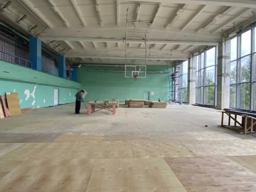 Одно из самых ярких преобразований в этом году - фасад дома физкультуры. 01