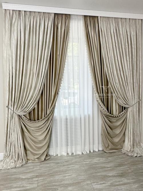 Обзор штор для интерьера в современный классике, отшили мы их для огромной гостиной и у клиента будет возможность задекорировать их по настроению. 01