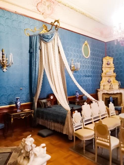 В северной столице немало мест, где можно окунуться в атмосферу дореволюционной России и быт знатных дворян. 08