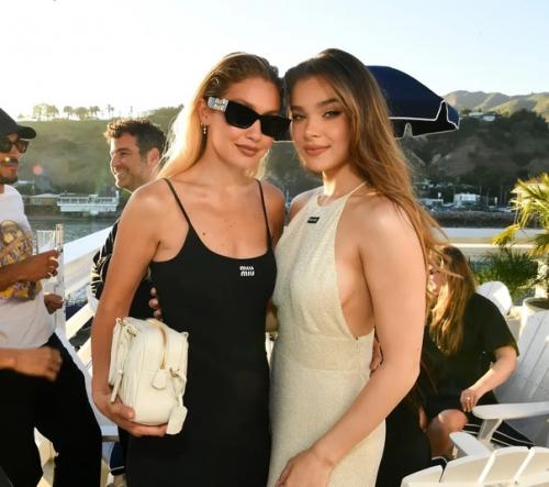 Джиджи хадид, Миа гот, Лотта Волкова и дочь миллы Йовович на вечеринке Miu Miu. 03