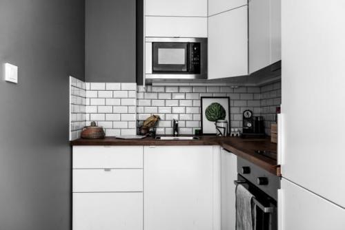 Маленькая стокгольмская квартирка площадью всего 37 квадратных метра оснащена всем необходимым для жизни. 03