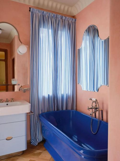 На острове лидо, где воздух наполнен атмосферой кинофестиваля, появилась уникальная вилла - переосмысленный модерн глазами современности. 05