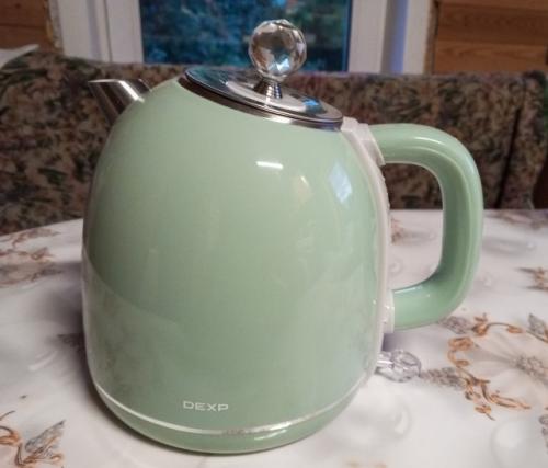 Себе чайник веселого дизайна купила.