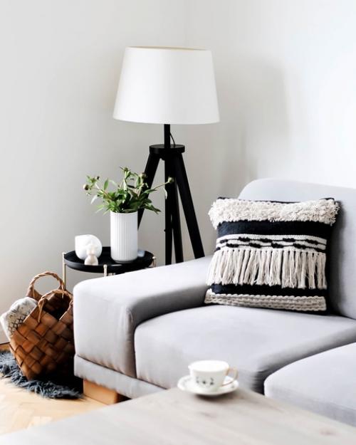 Простой скандинавский интерьер, мебель и декор известных бюджетных брендов. 01