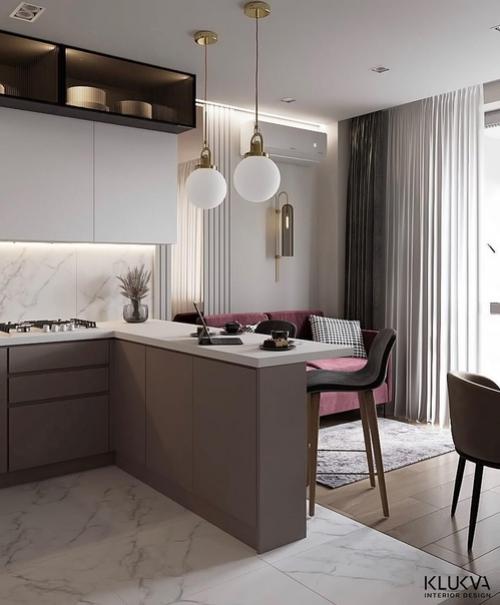 Совмещенный интерьер кухни и гостинойкрасивое сочетание древесного и серого цветов с мягким бордовым диваном. 04