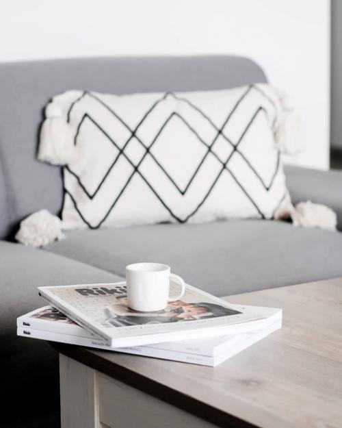 Простой скандинавский интерьер, мебель и декор известных бюджетных брендов. 03