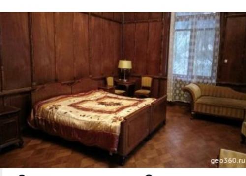 Доброй день!   Дача Сталина в новом Афоне когда-то была резиденцией вождя, где он не только отдыхал, но и работал, проводил встречи, переговоры. 04