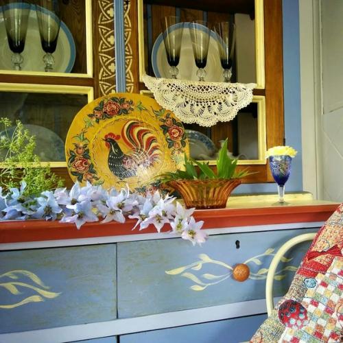 Приветствую всех.  Сага о буфете или как можно выглядеть в 96 ( чтоб я столько жил) при помощи пластики ( покраски. 02