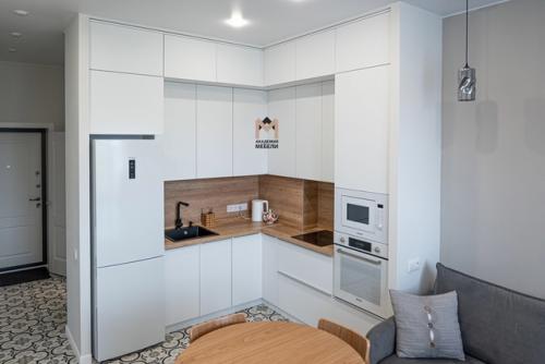 В нашем новом проекте размер современной и лаконичной кухни составляет 2290/2190 мм. 07