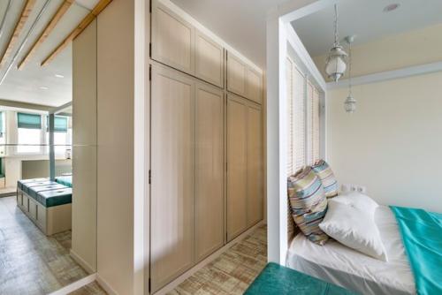 Внимание, проект!  Интерьер 18-метровой спальни, объедененной с трехметровым балконом. 06