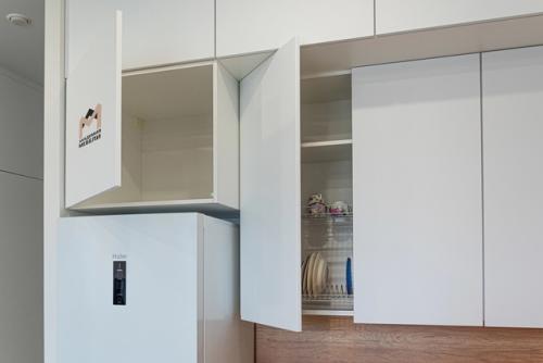 В нашем новом проекте размер современной и лаконичной кухни составляет 2290/2190 мм. 04