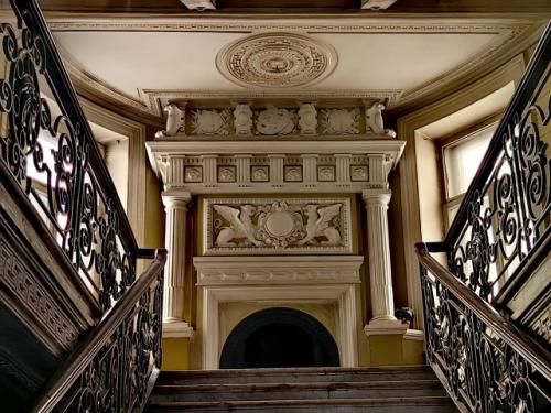 Особняк Е. а. александровской (здание нефтепромышленного торгового общества Мазут) , расположен на набережной Кутузова. 02 Особняк Е. а. александровской (здание нефтепромышленного торгового общества Мазут) , расположен на набережной Кутузова. 02